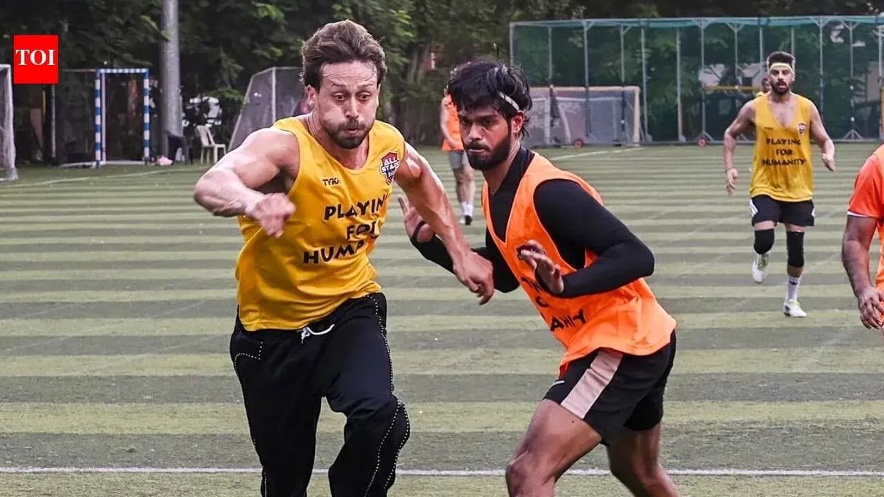 Deux joueurs courant sur le terrain d'entraînement Deux joueurs courant sur le terrain d'entraînement
