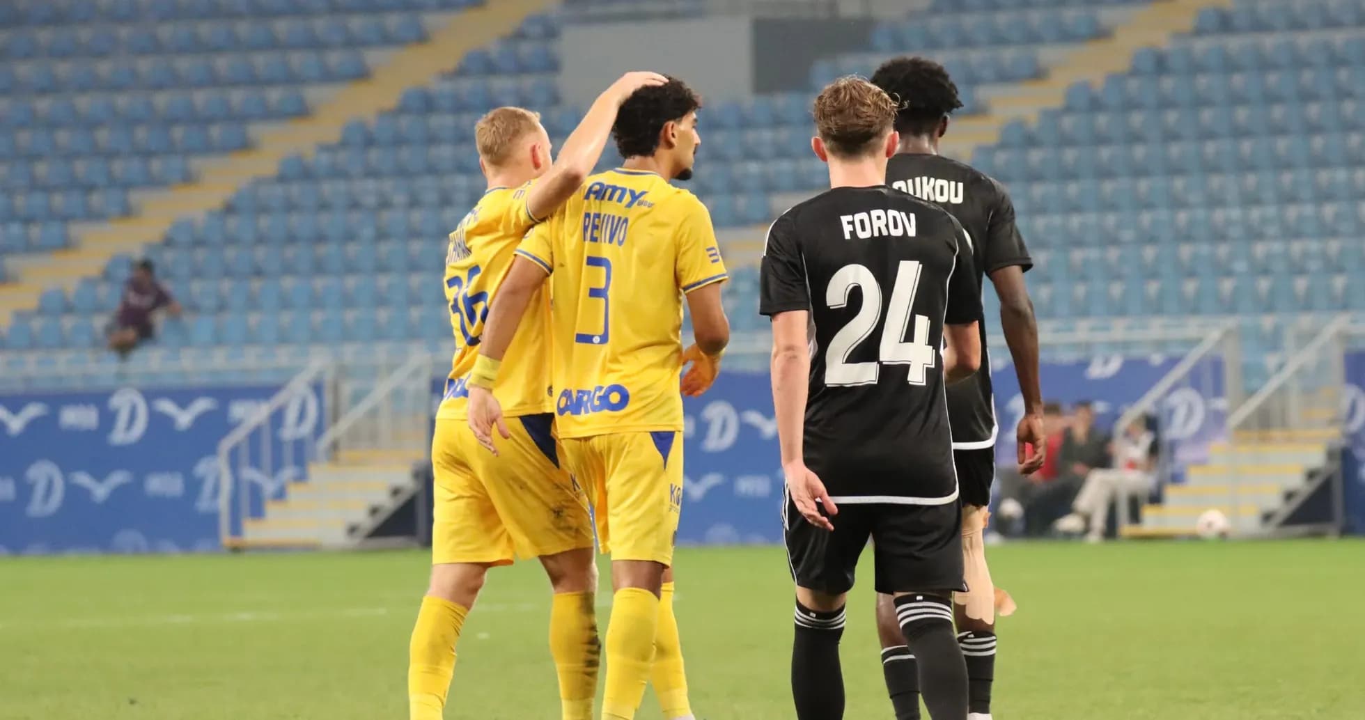 Joueurs de Maccabi Tel Aviv célébrant un but Joueurs de Maccabi Tel Aviv célébrant un but