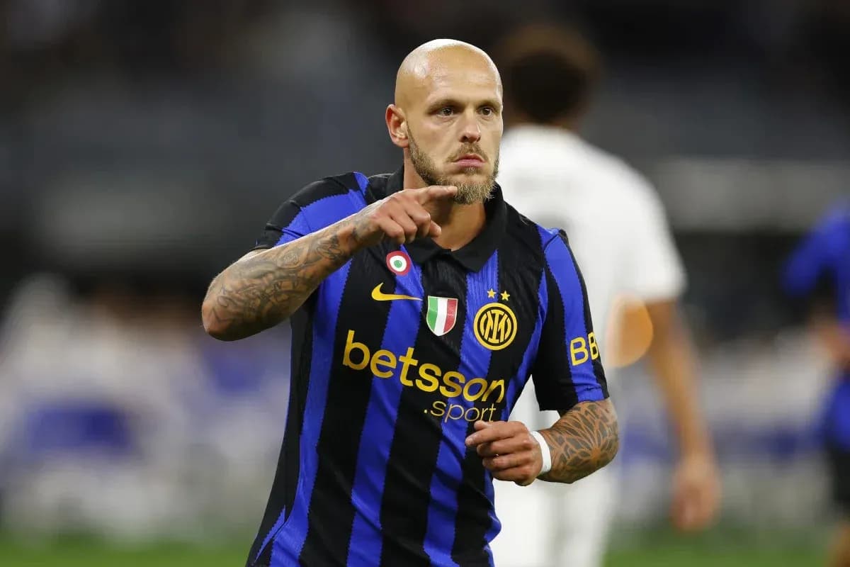 Joueur d'Inter Milan pointant pendant le match Joueur d'Inter Milan pointant pendant le match
