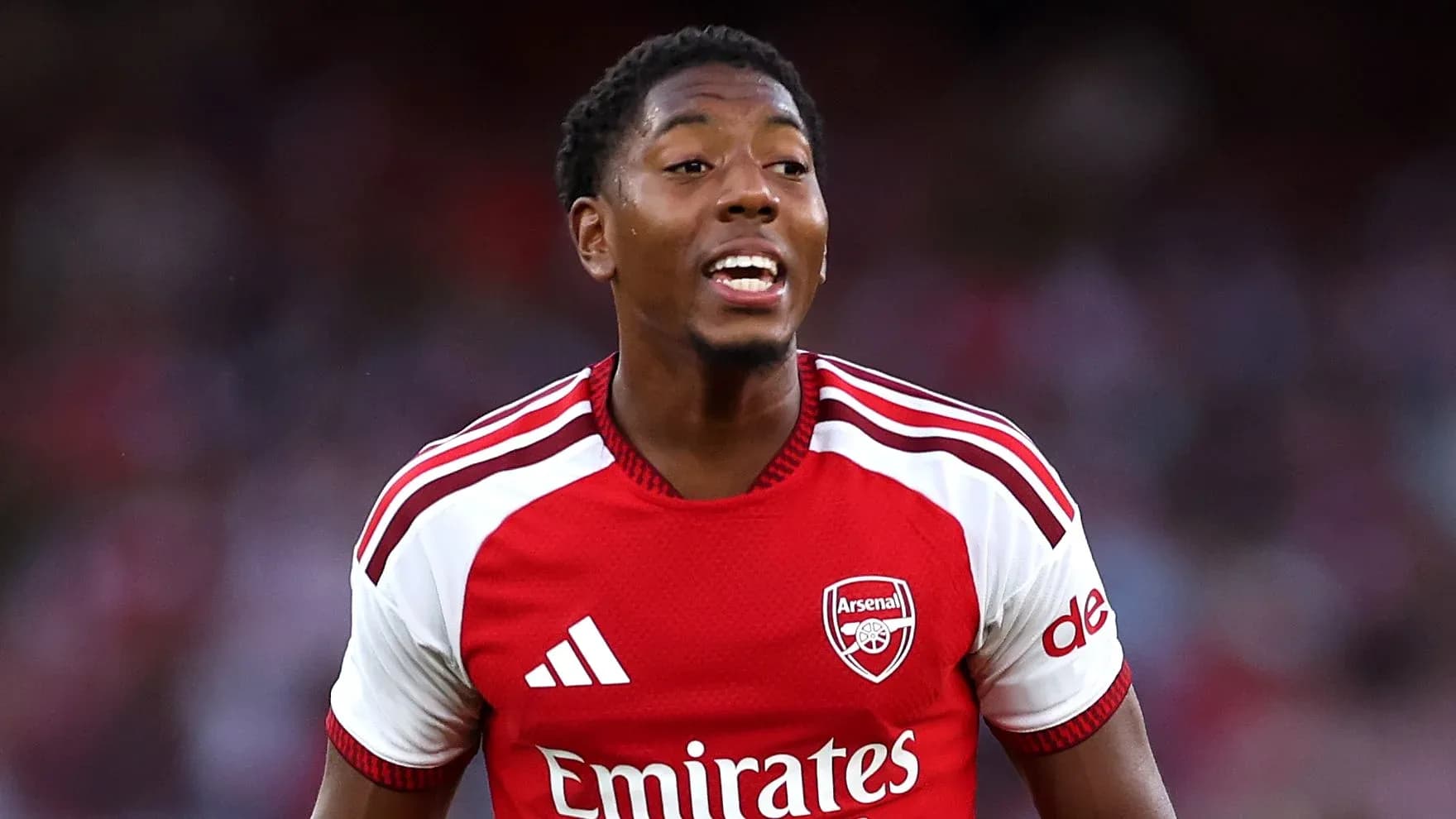 Joueur d'Arsenal célébrant un moment de jeu Joueur d'Arsenal célébrant un moment de jeu