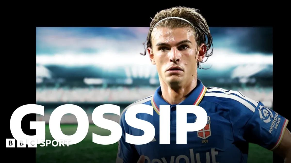 Joueur en maillot bleu avec le mot 'GOSSIP' Joueur en maillot bleu avec le mot 'GOSSIP'