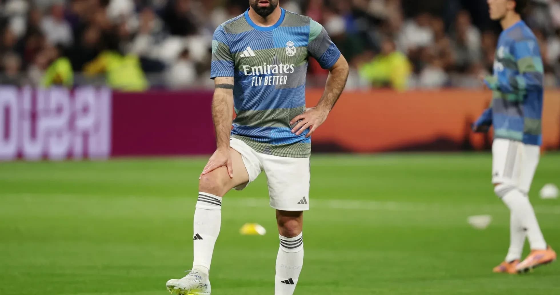 Joueur de Real Madrid en échauffement sur le terrain Joueur de Real Madrid en échauffement sur le terrain