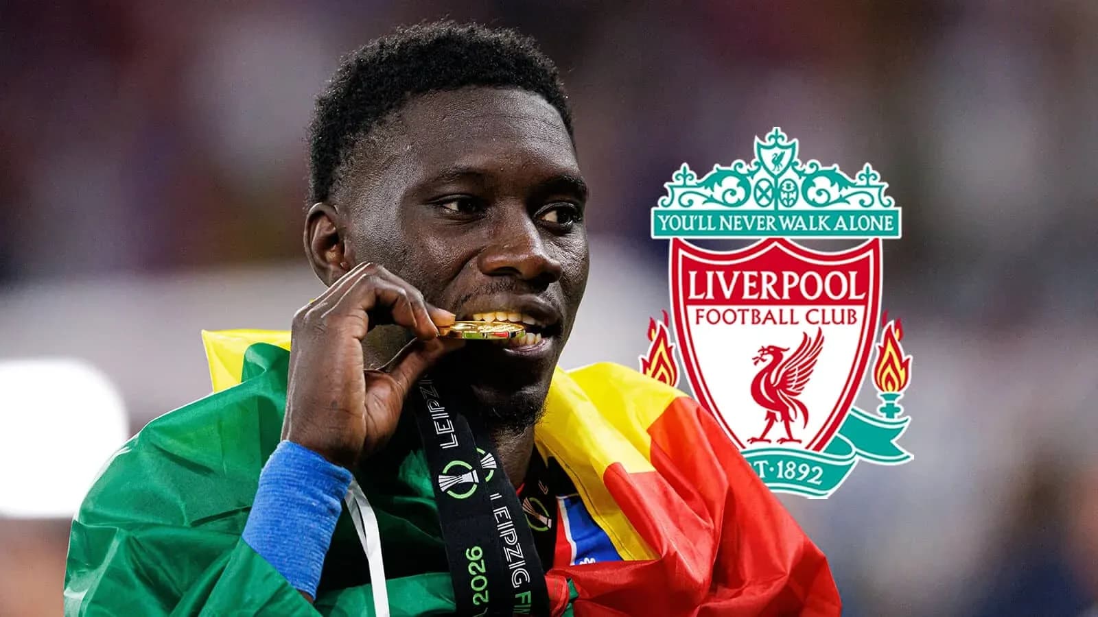 Joueur célébrant avec une médaille au cou Joueur célébrant avec une médaille au cou