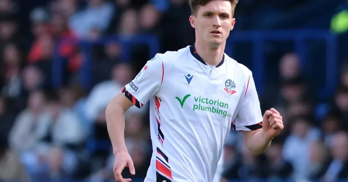 Joueur de Bolton Wanderers en action sur le terrain Joueur de Bolton Wanderers en action sur le terrain