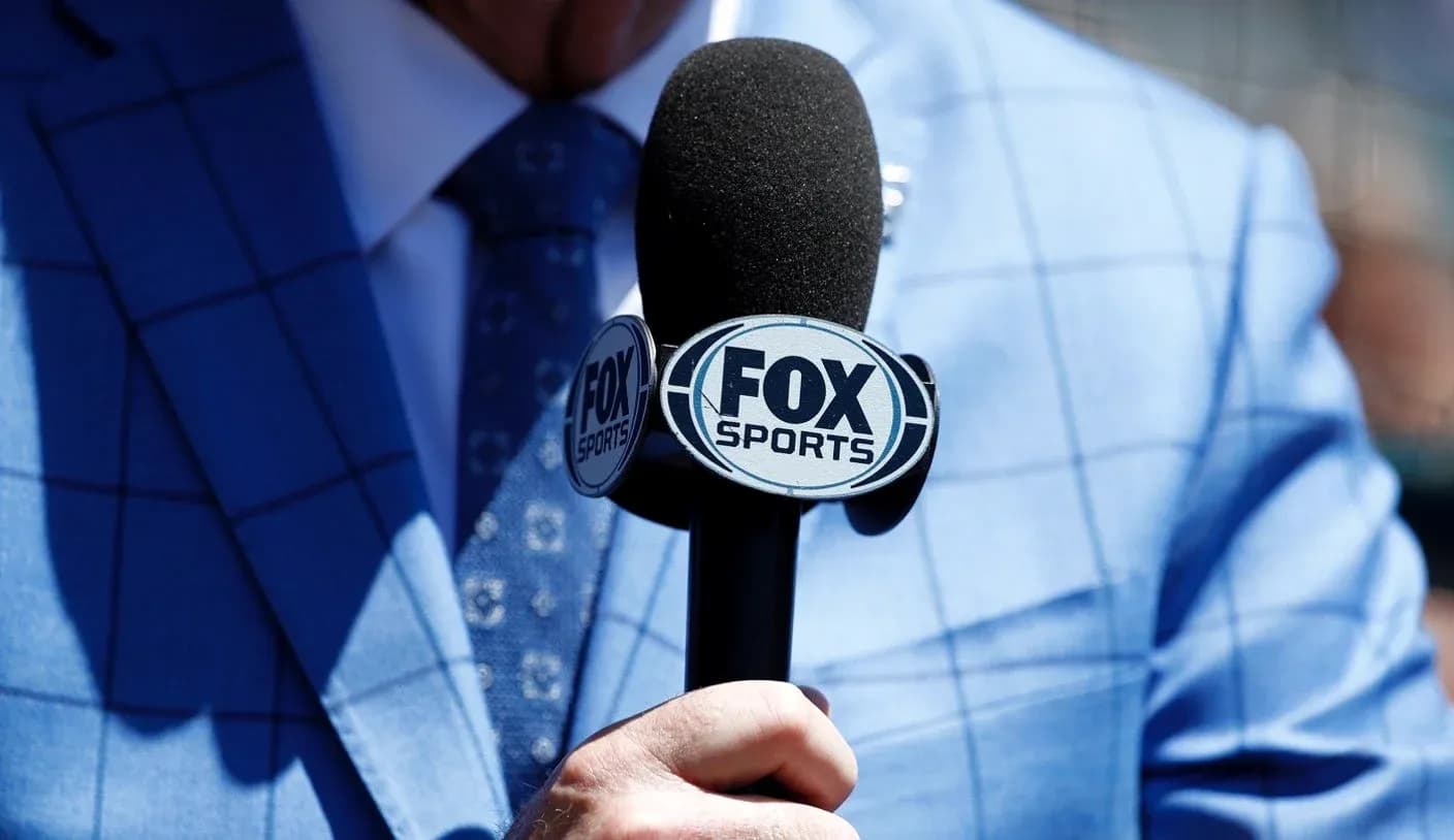 Microphone with FOX Sports logo in presenter’s hand Microphone with FOX Sports logo in presenter’s hand