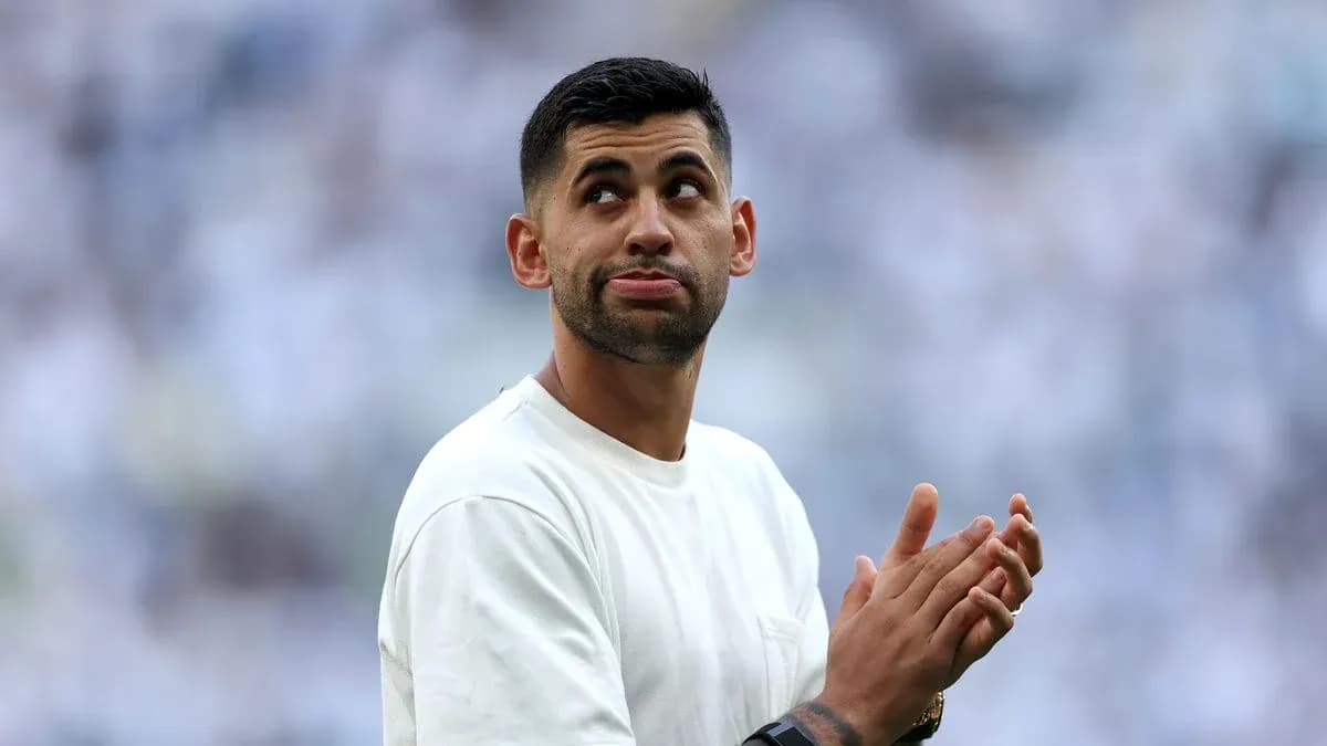 Joueur applaudissant avant le début du match Joueur applaudissant avant le début du match