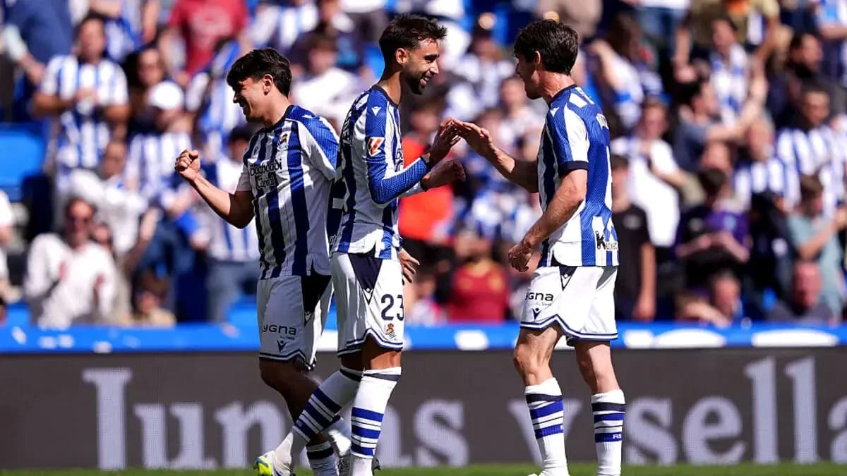 Joueurs de la Real Sociedad célébrant un but Joueurs de la Real Sociedad célébrant un but