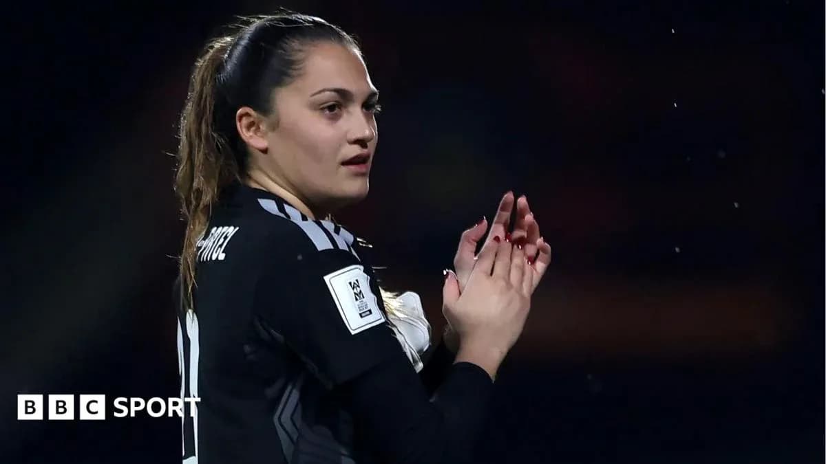 Gardienne applaudissant après un match de football Gardienne applaudissant après un match de football