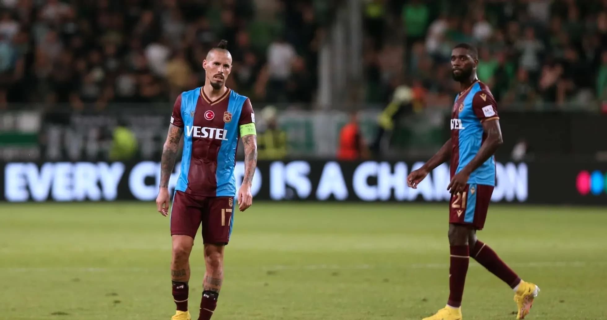 Joueurs de Trabzonspor sur le terrain Joueurs de Trabzonspor sur le terrain
