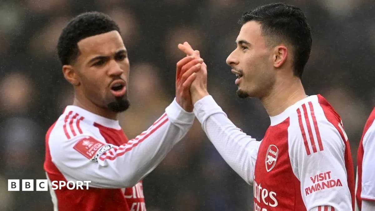 Joueurs d'Arsenal se félicitant après un but Joueurs d'Arsenal se félicitant après un but