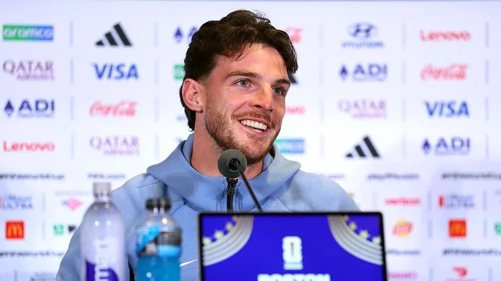 Joueur souriant lors d'une conférence de presse Joueur souriant lors d'une conférence de presse