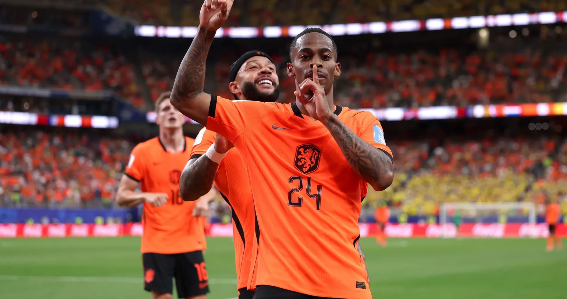 Joueurs néerlandais célébrant un but lors du match Joueurs néerlandais célébrant un but lors du match