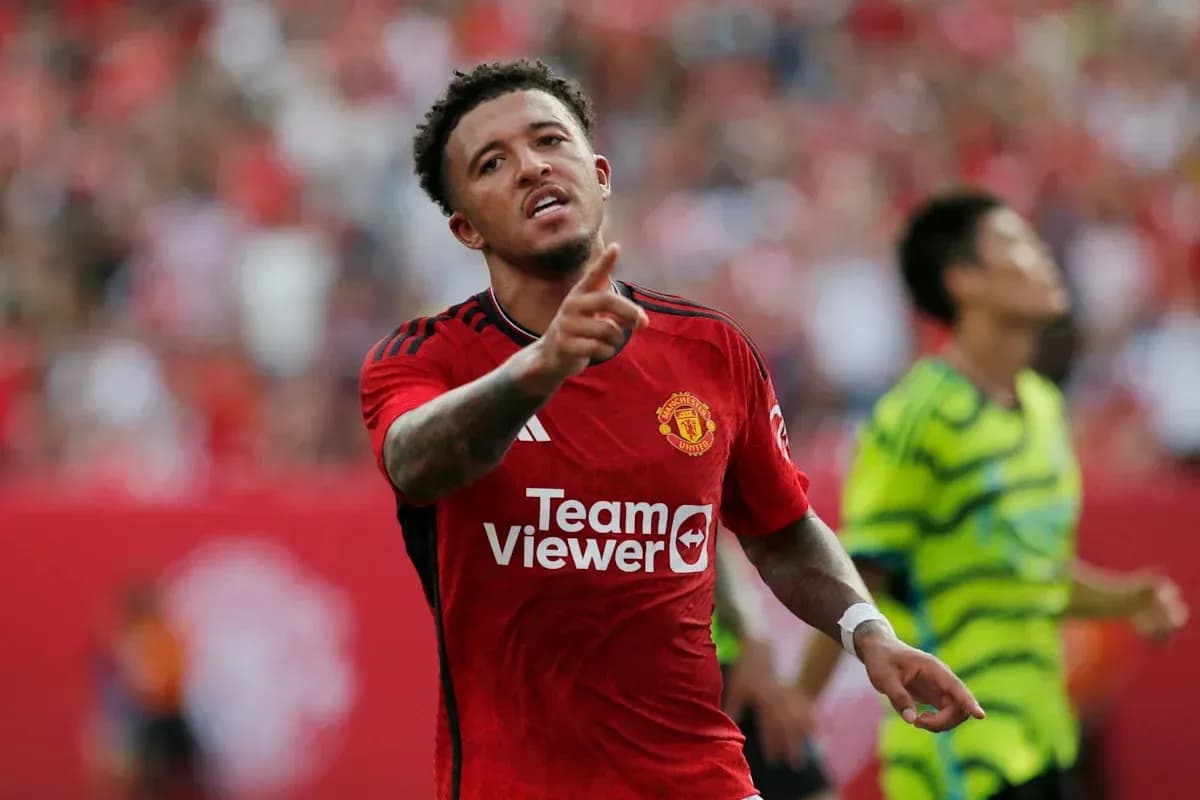 Joueur de Manchester United célébrant un but Joueur de Manchester United célébrant un but