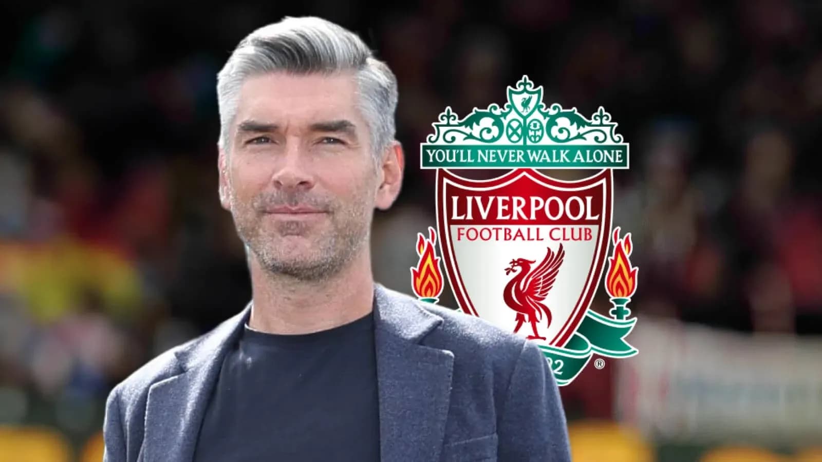 Homme posant avec le logo de Liverpool FC en arrière-plan Homme posant avec le logo de Liverpool FC en arrière-plan