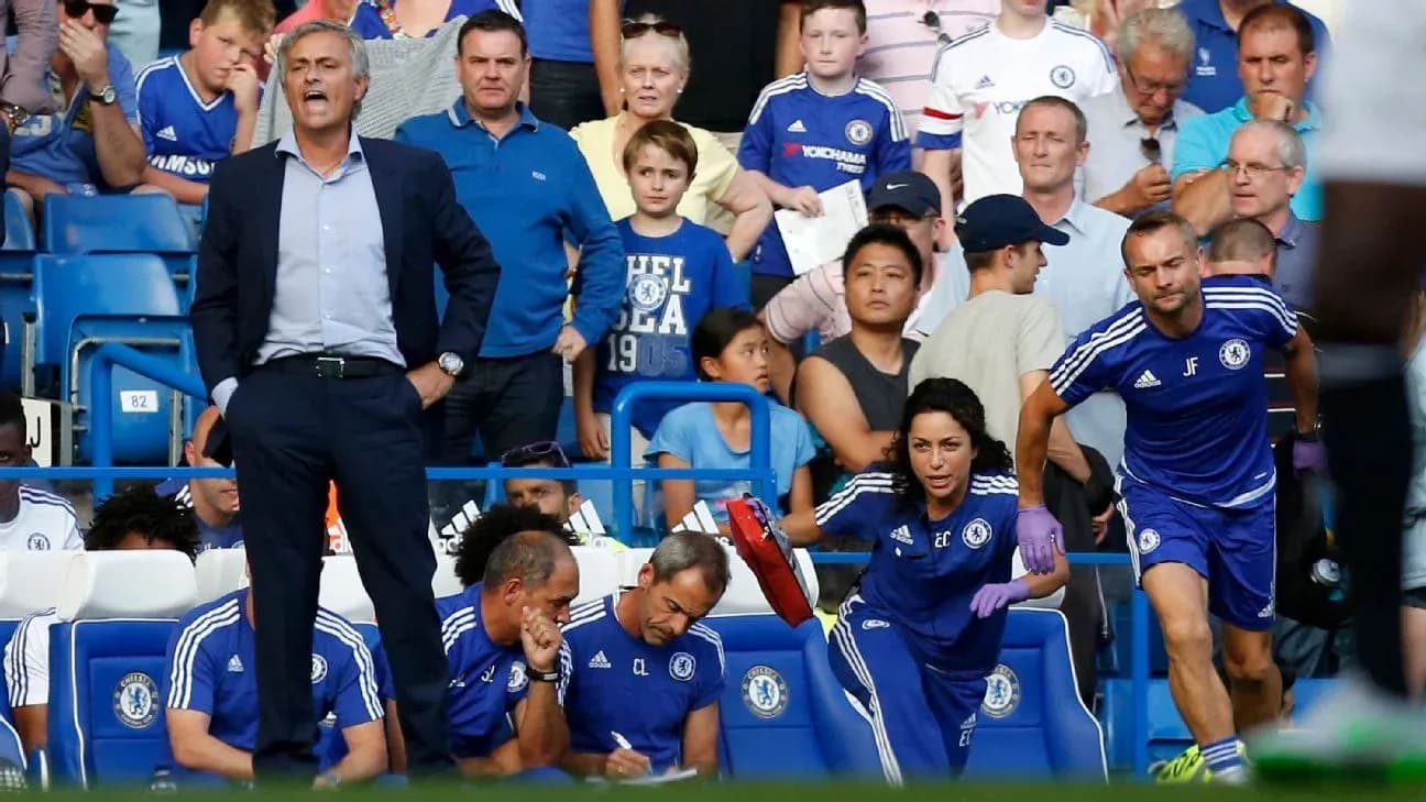 Entraîneur et staff de Chelsea sur le banc Entraîneur et staff de Chelsea sur le banc