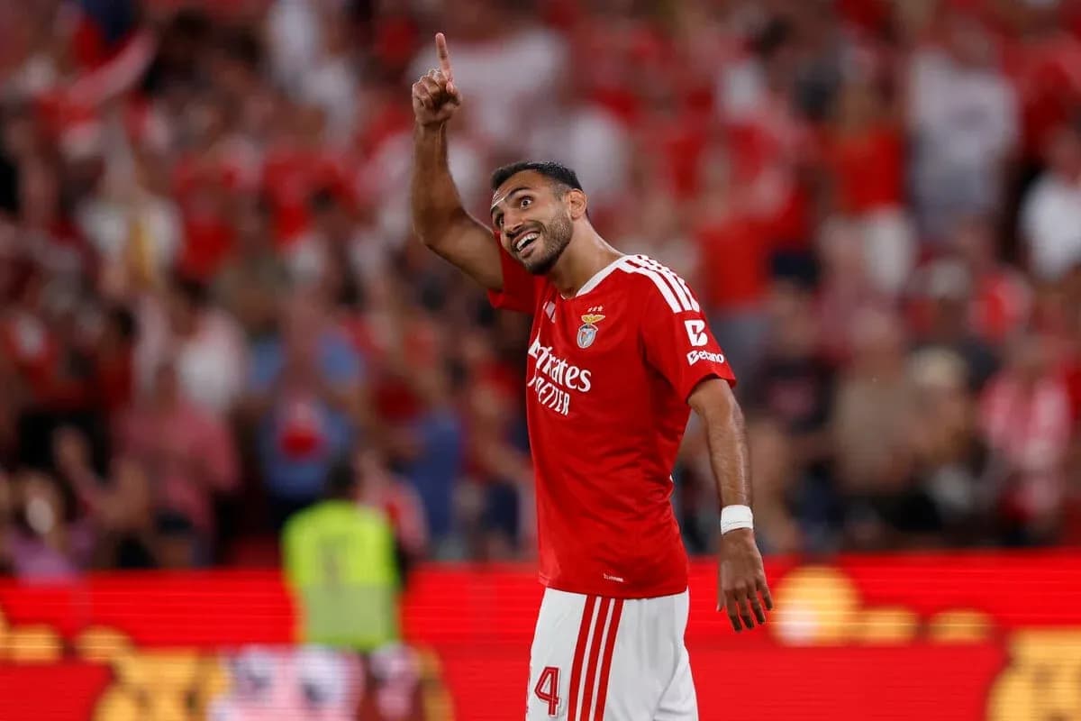 Joueur du Benfica célébrant un but Joueur du Benfica célébrant un but