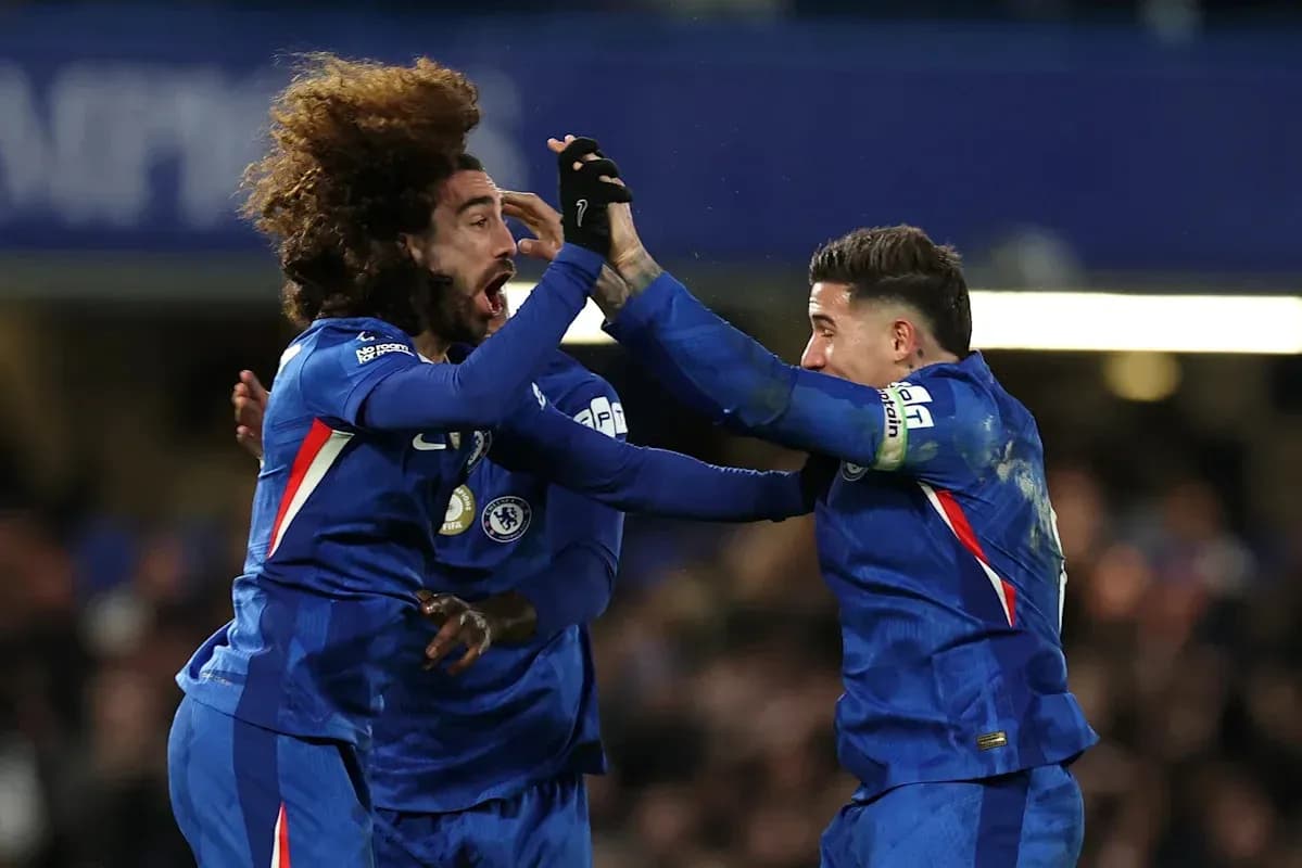 Joueurs de Chelsea célébrant un but ensemble Joueurs de Chelsea célébrant un but ensemble