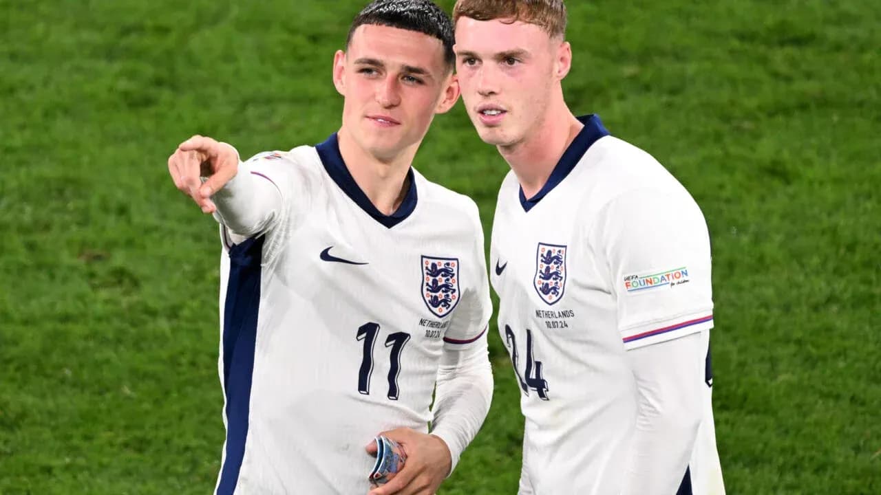 Deux joueurs anglais discutant sur le terrain Deux joueurs anglais discutant sur le terrain