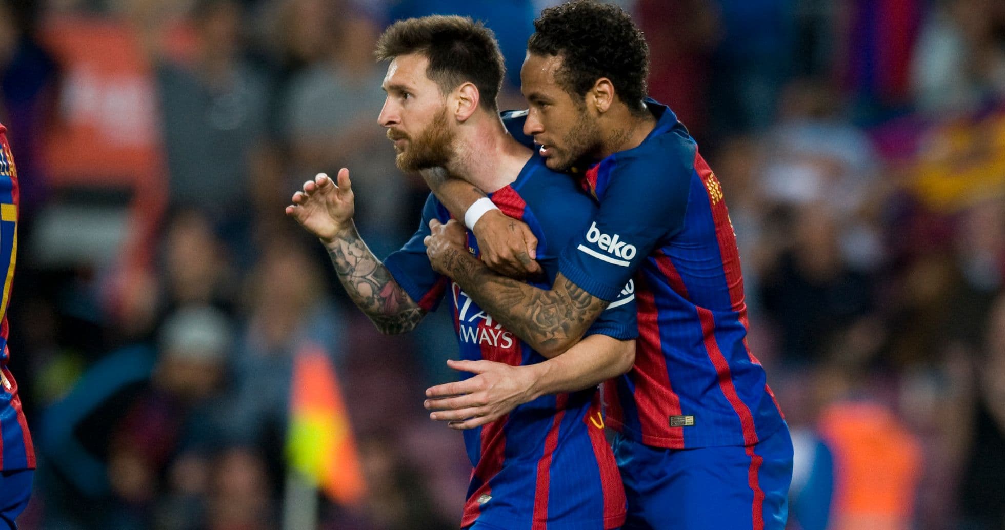 Lionel Messi célébrant avec Neymar après un but Lionel Messi célébrant avec Neymar après un but