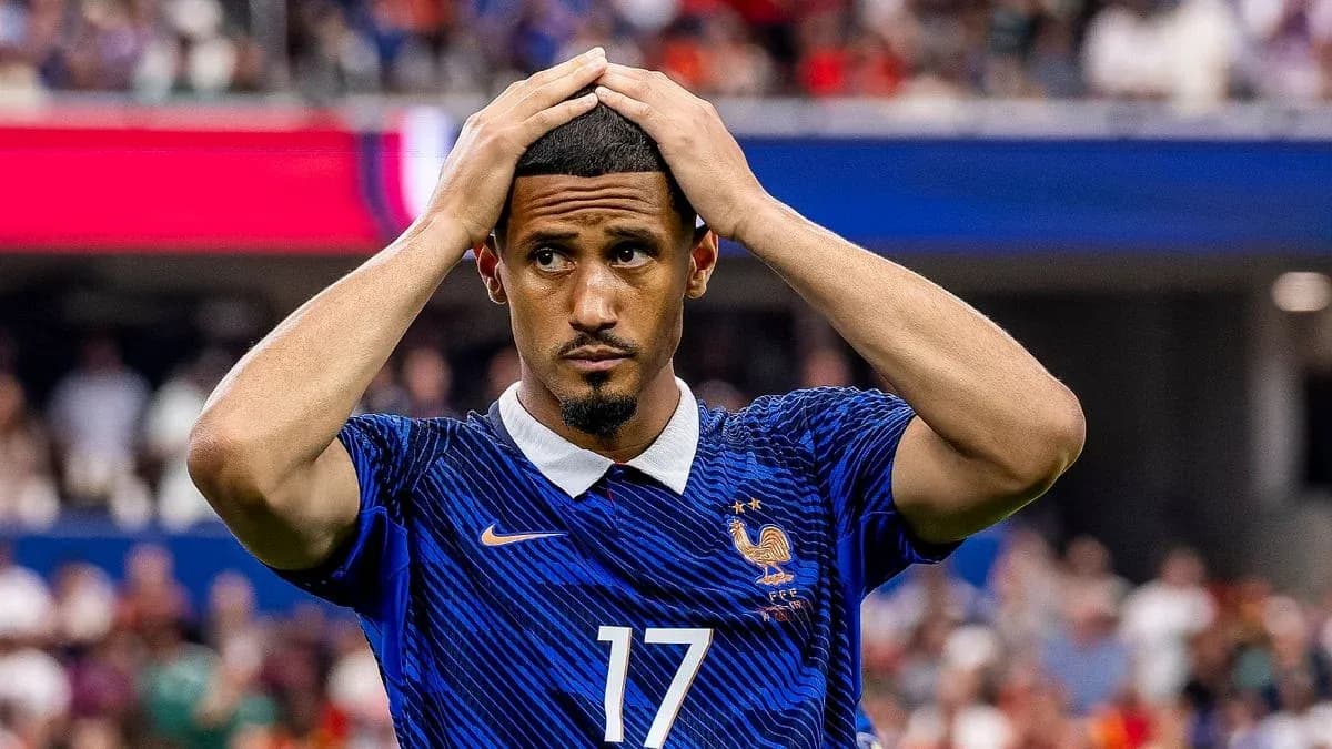 Joueur français avec le maillot bleu, main sur la tête Joueur français avec le maillot bleu, main sur la tête