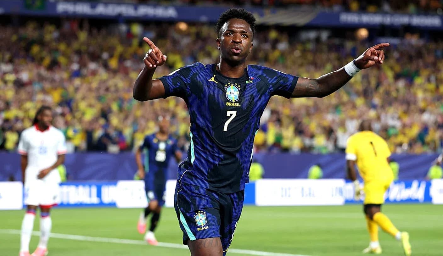 Joueur brésilien célébrant un but lors d'un match Joueur brésilien célébrant un but lors d'un match