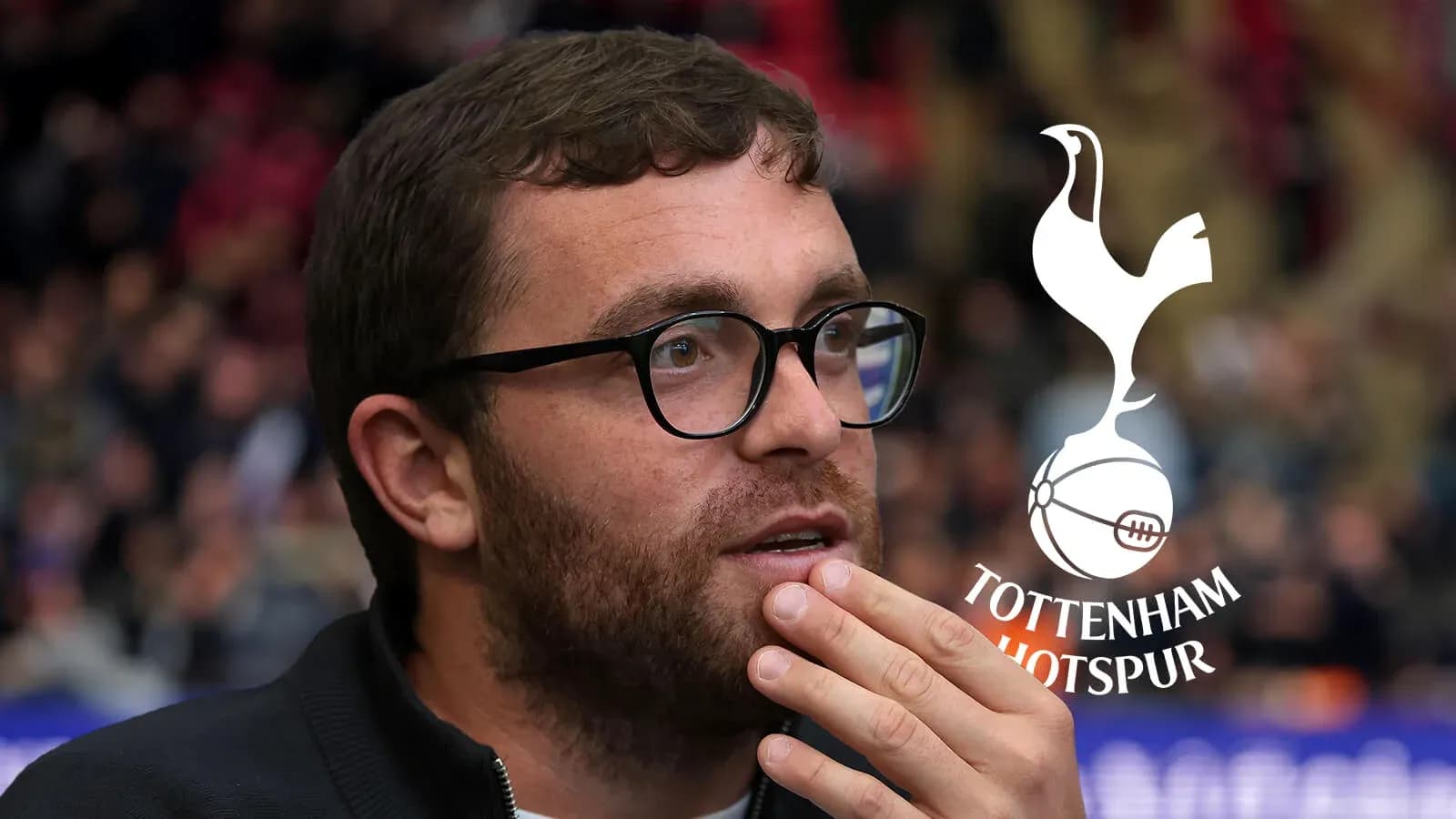 Homme pensif avec le logo de Tottenham Hotspur Homme pensif avec le logo de Tottenham Hotspur