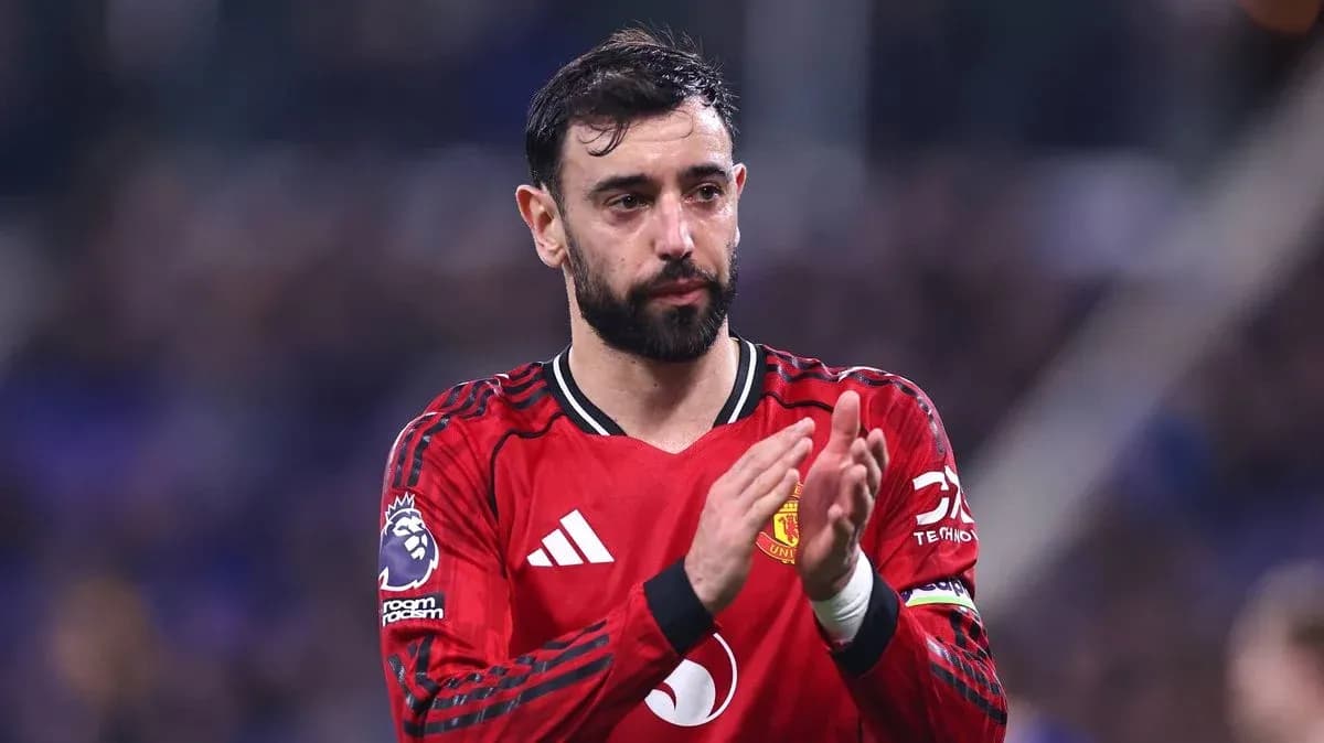 Bruno Fernandes applaudissant après un match Bruno Fernandes applaudissant après un match