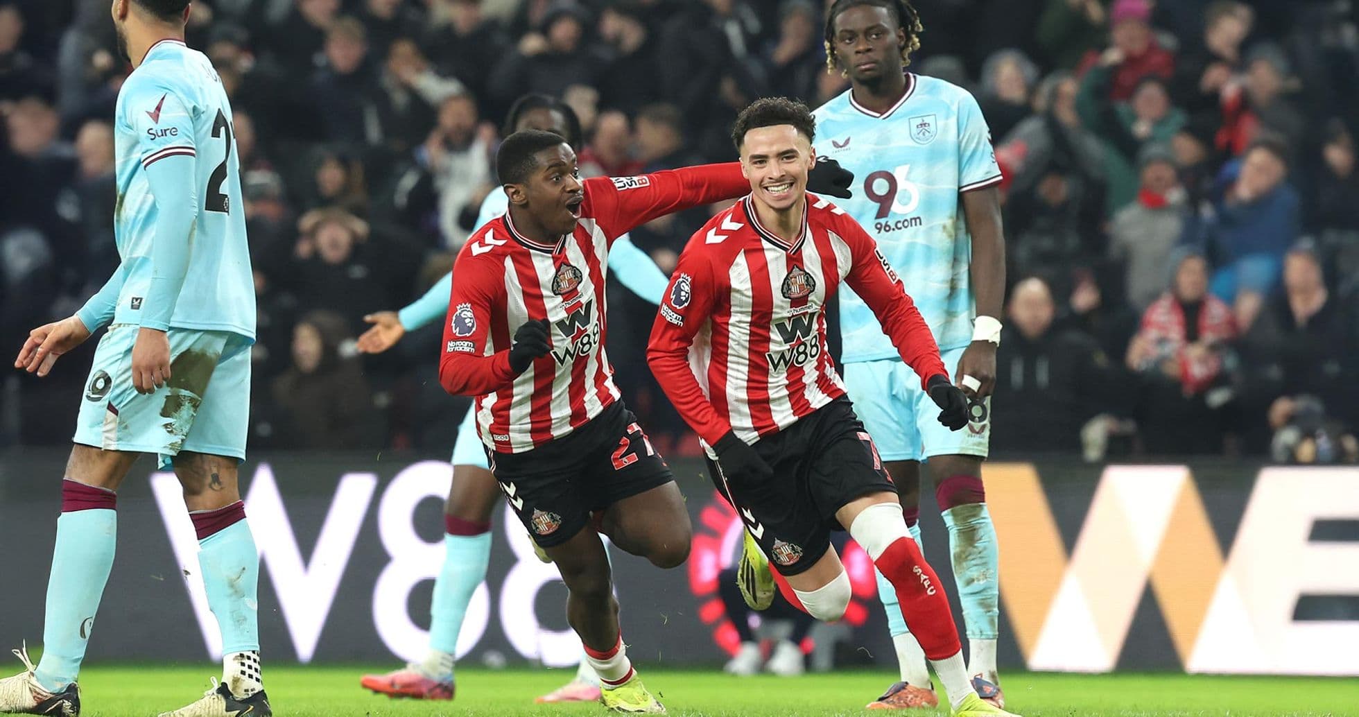 Sunderland 3-0 Burnley : les Black Cats dominent les Clarets.jpg Sunderland 3-0 Burnley : les Black Cats dominent les Clarets.jpg