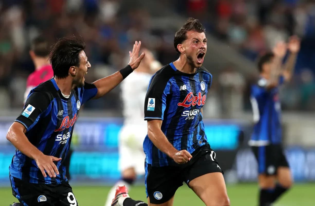 Deux joueurs d'Atalanta célébrant un but Deux joueurs d'Atalanta célébrant un but