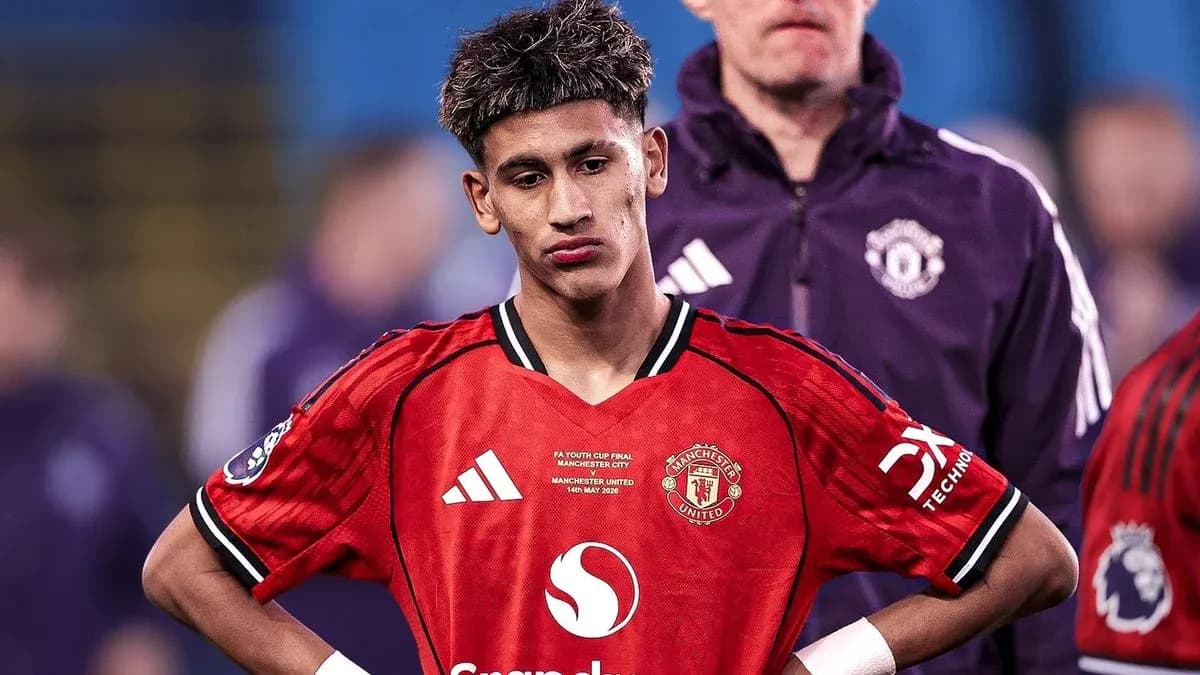 Joueur de Manchester United en tenue rouge après le match Joueur de Manchester United en tenue rouge après le match