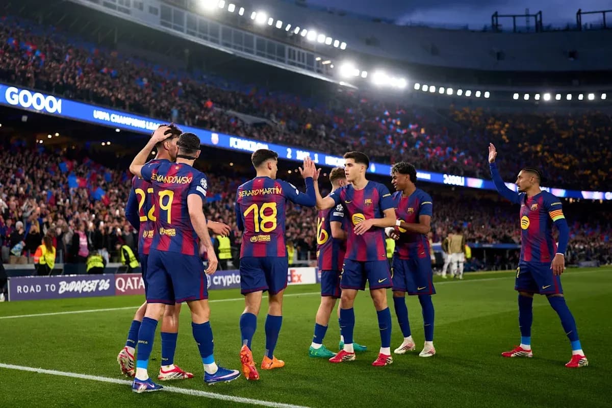 Joueurs du FC Barcelone célébrant un but au stade Joueurs du FC Barcelone célébrant un but au stade