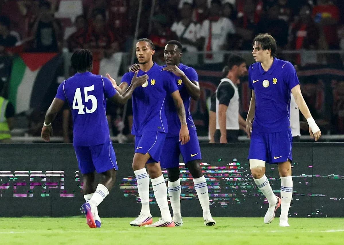 Joueurs célébrant un but lors d'un match Joueurs célébrant un but lors d'un match