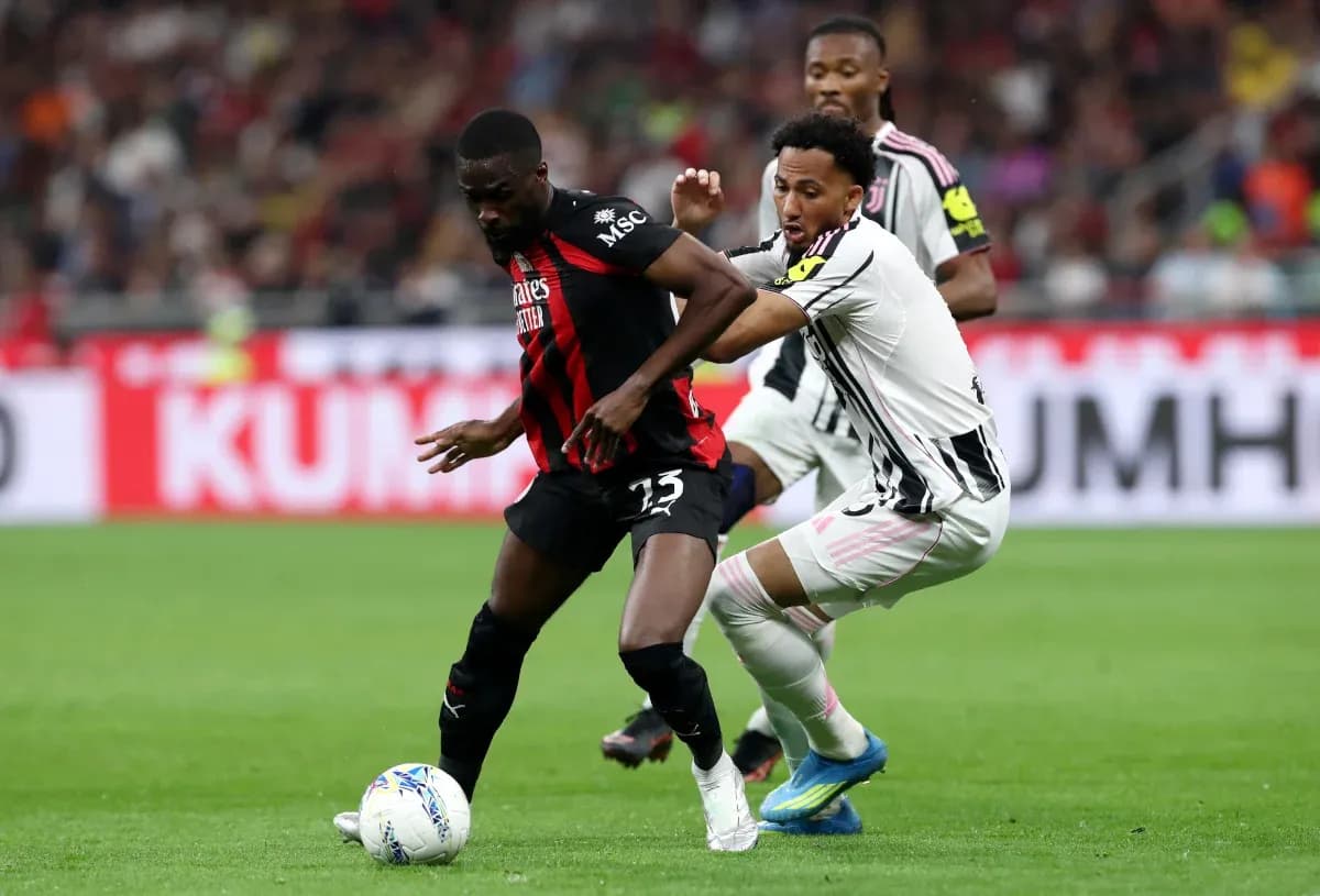 Deux joueurs en duel lors du match Deux joueurs en duel lors du match