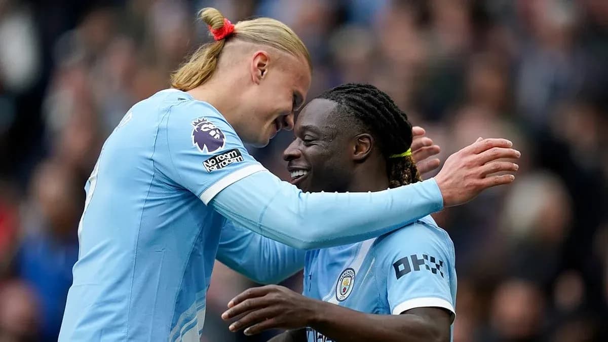 Joueurs de Manchester City célébrant un but Joueurs de Manchester City célébrant un but