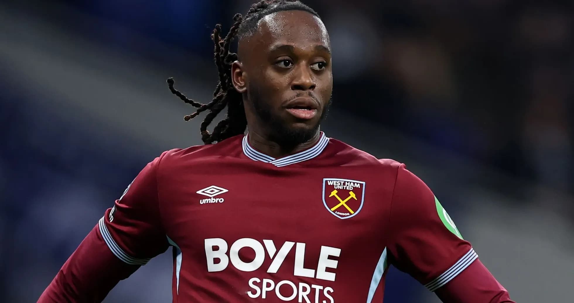 Joueur de West Ham United en action sur le terrain Joueur de West Ham United en action sur le terrain