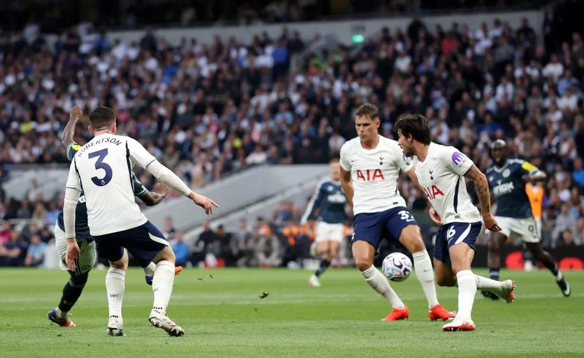Joueurs de Tottenham en action lors du match Joueurs de Tottenham en action lors du match