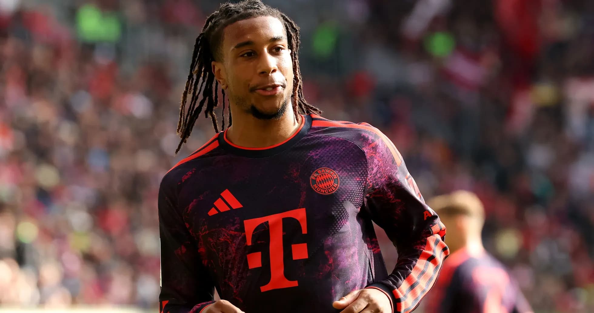 Joueur de Bayern Munich en tenue d'échauffement Joueur de Bayern Munich en tenue d'échauffement