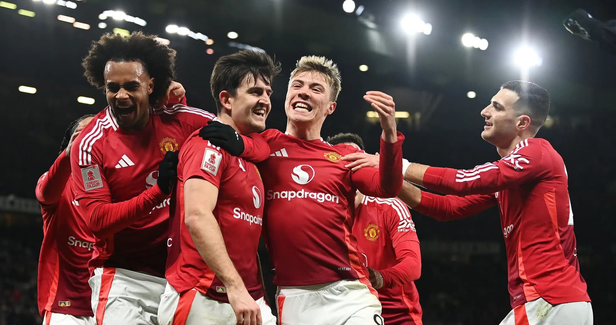 Joueurs de Manchester United célébrant un but Joueurs de Manchester United célébrant un but