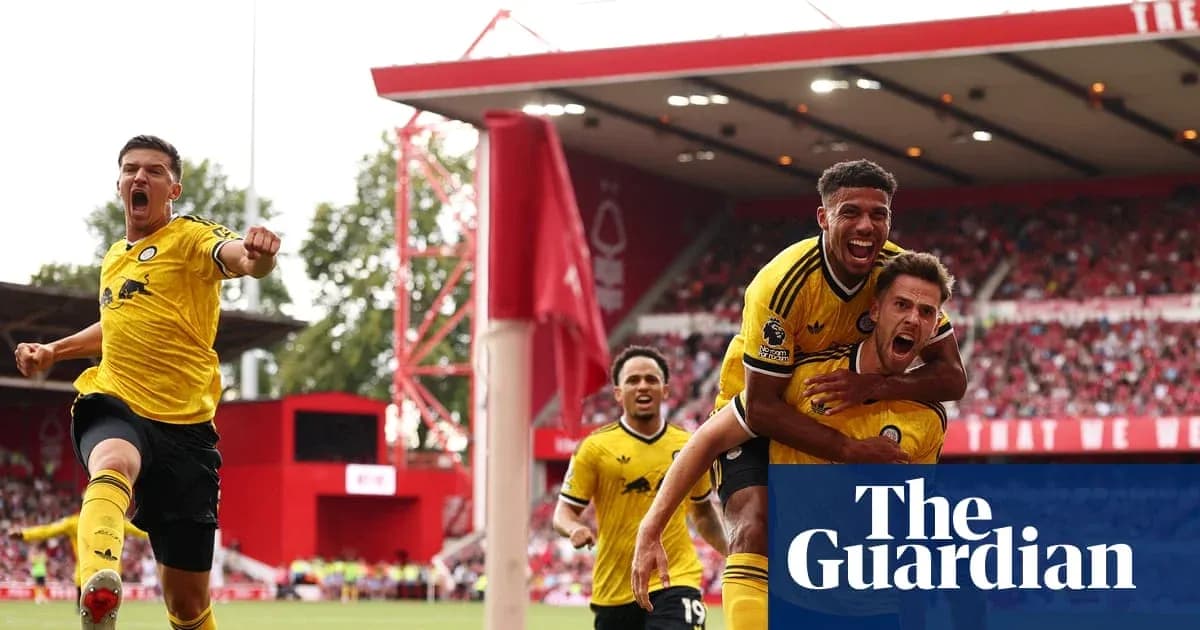 Joueurs célébrant un but au stade de Nottingham Joueurs célébrant un but au stade de Nottingham