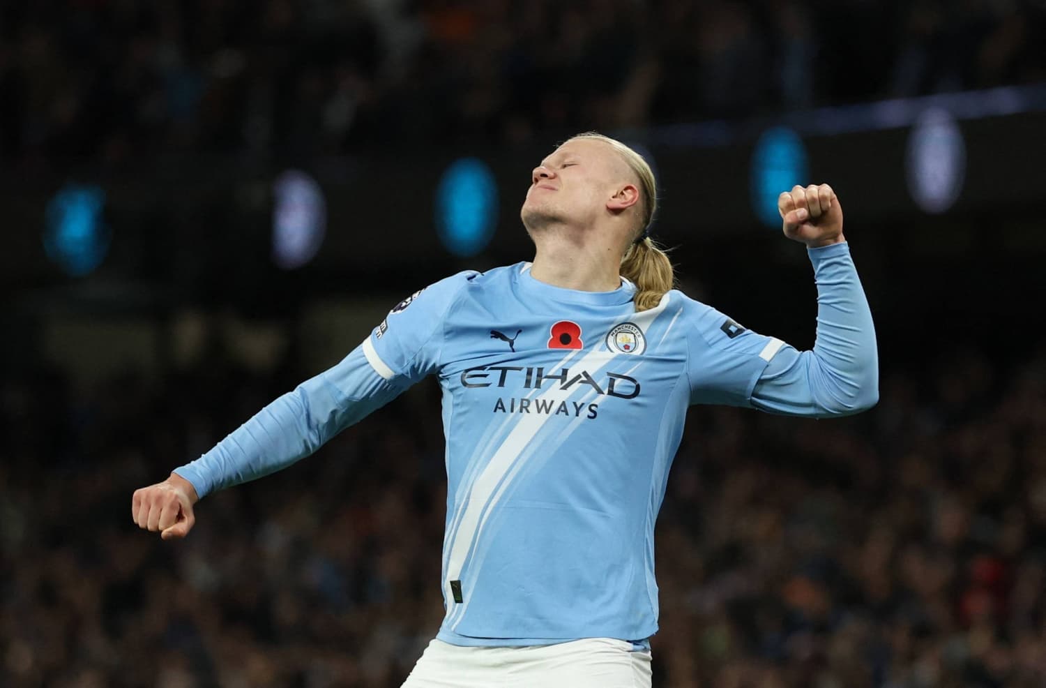 Joueur célébrant un but avec Manchester City Joueur célébrant un but avec Manchester City