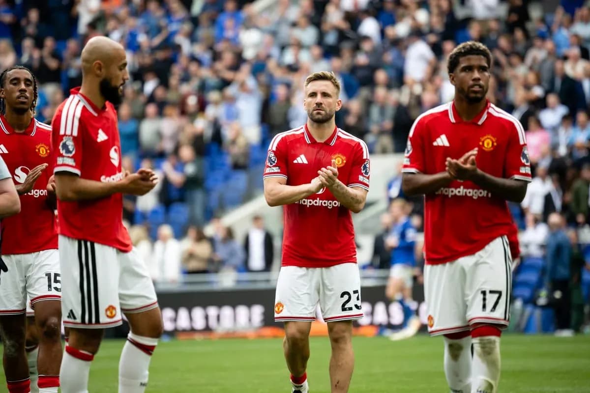 Joueurs de Manchester United applaudissant les supporters Joueurs de Manchester United applaudissant les supporters