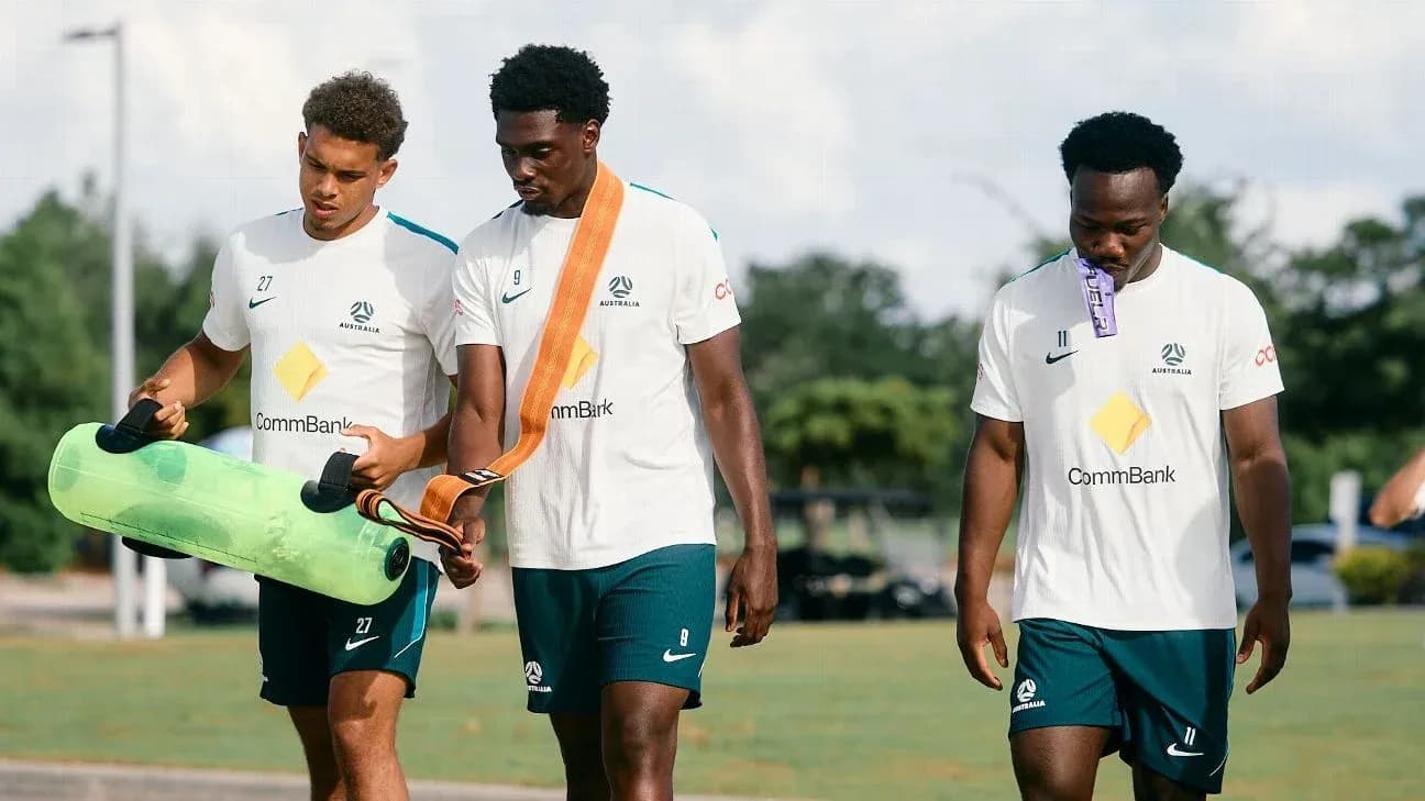 Trois joueurs australiens portant des équipements d'entraînement Trois joueurs australiens portant des équipements d'entraînement