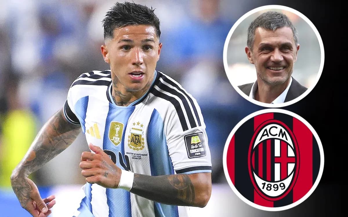 Joueur argentin courant avec le logo de l'AC Milan Joueur argentin courant avec le logo de l'AC Milan