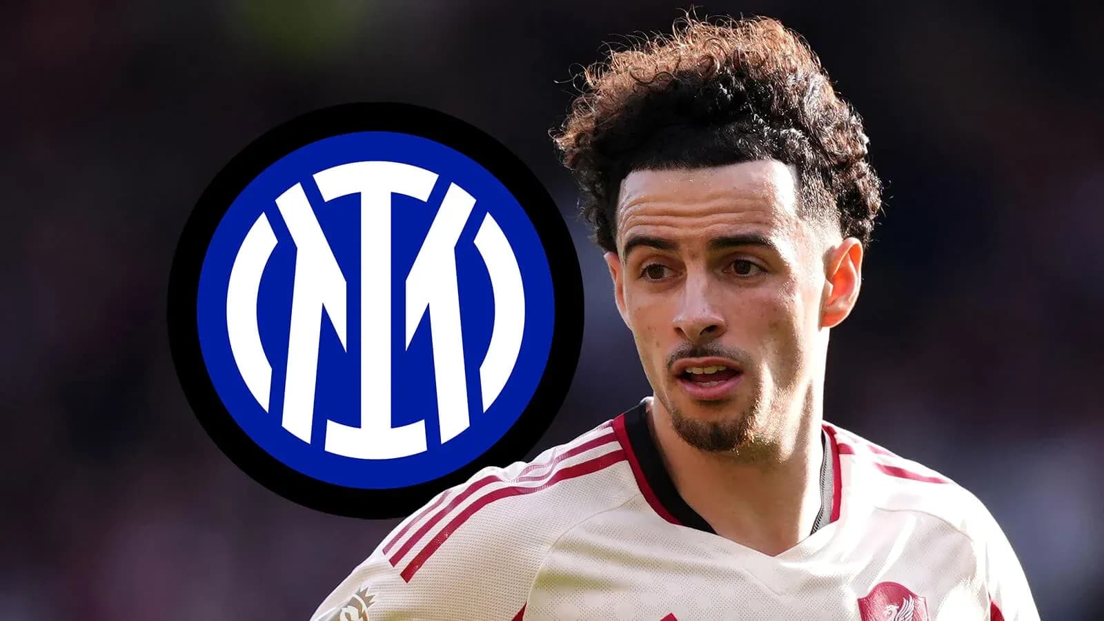 Joueur avec le logo d'Inter en arrière-plan Joueur avec le logo d'Inter en arrière-plan