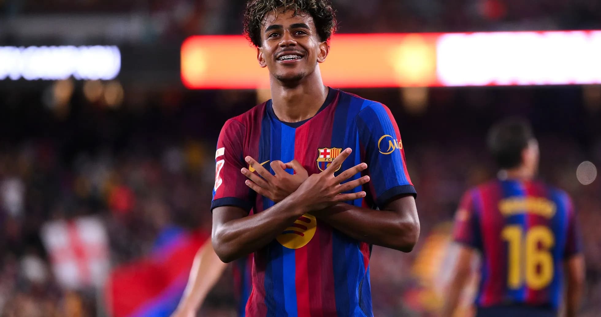 Joueur de Barcelone célébrant un but au stade Joueur de Barcelone célébrant un but au stade