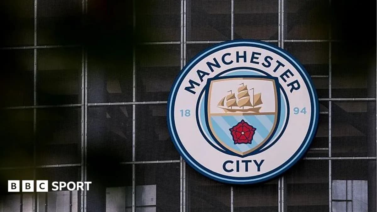 Logo de Manchester City sur un bâtiment Logo de Manchester City sur un bâtiment