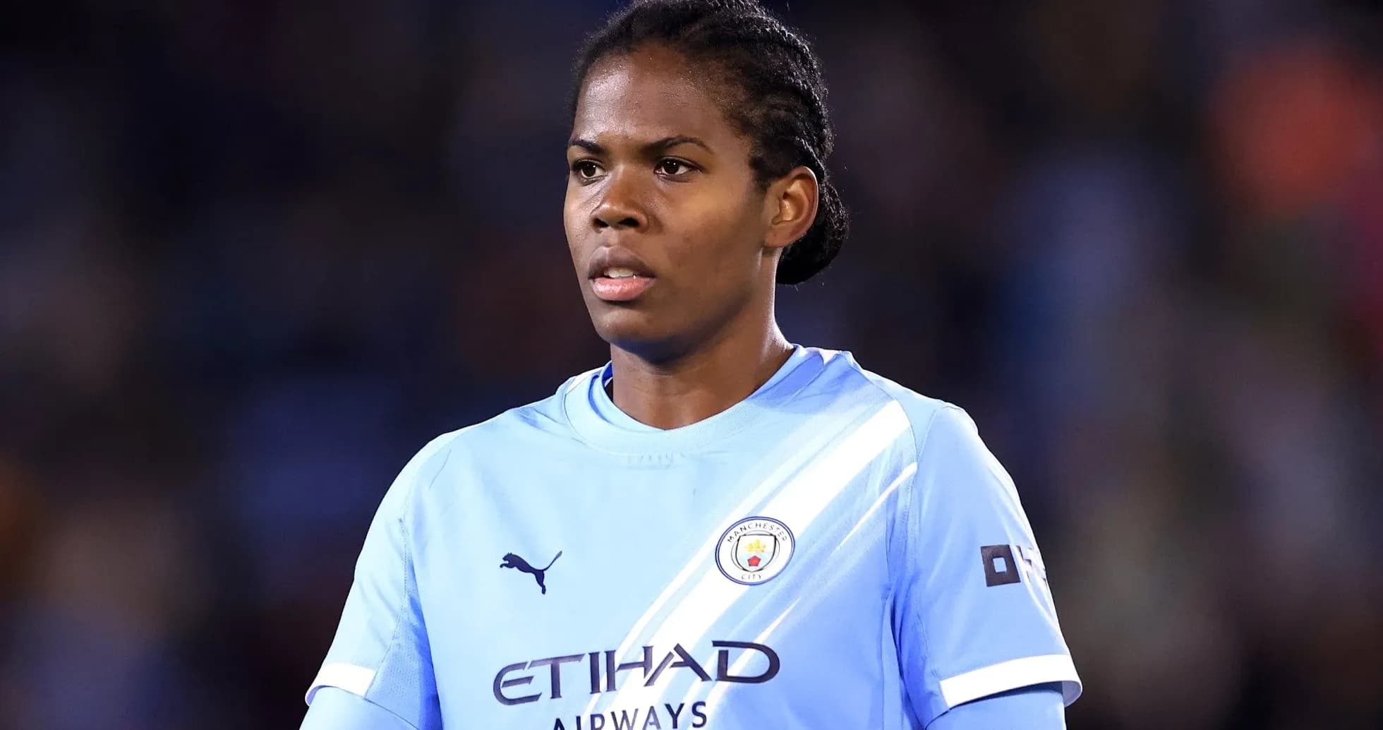 Joueuse de Manchester City en tenue de match Joueuse de Manchester City en tenue de match