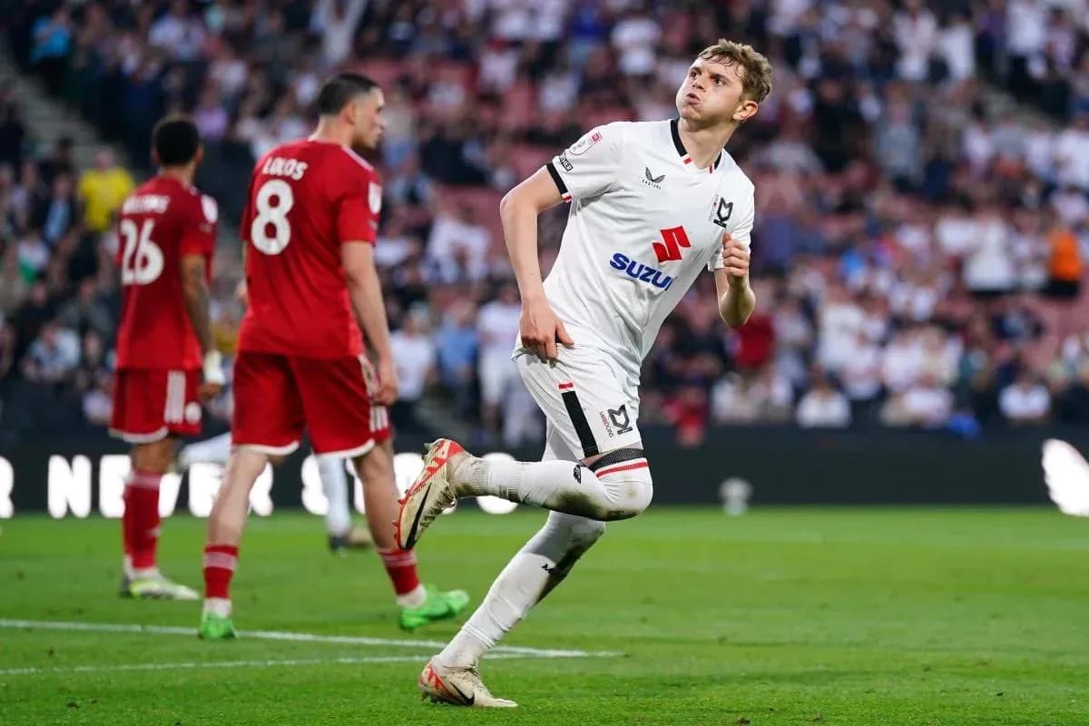 Joueur célébrant un but lors du match Joueur célébrant un but lors du match