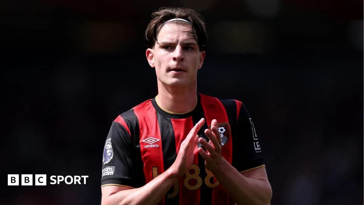 Joueur de Bournemouth applaudissant après un match Joueur de Bournemouth applaudissant après un match