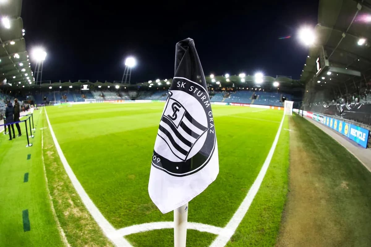 Drapeau de SK Sturm Graz au stade Drapeau de SK Sturm Graz au stade